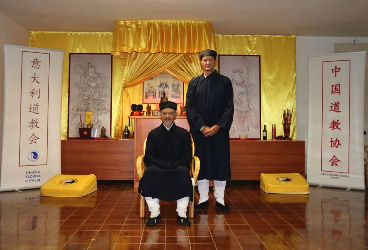 Gabriele Vagnoni Nome taoista Li Li Ben 李理本 Daoshi della C.T.I. “Chiesa Taoista d’Italia” 15° Generazione della Scuola Xuan Wu Pai di Wudang Allievo del M° Li Xuanzong “14° generazione, della Scuola Xuan Wu Pai di Wudang”